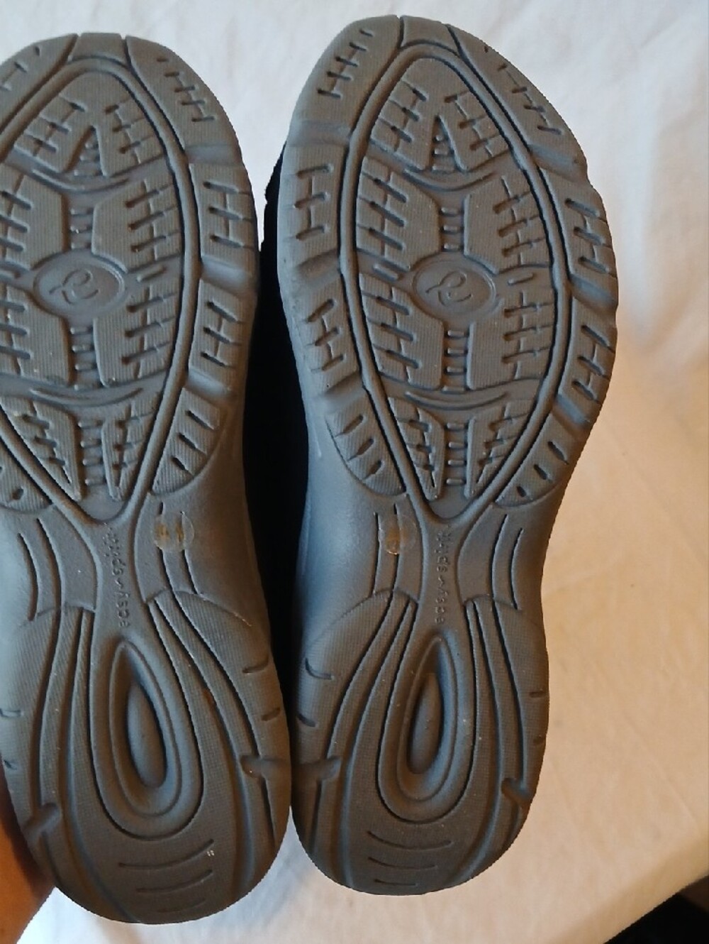 Easy Spirit Women's Black Quilted Slip-On Slippers - Picture 3 of 3